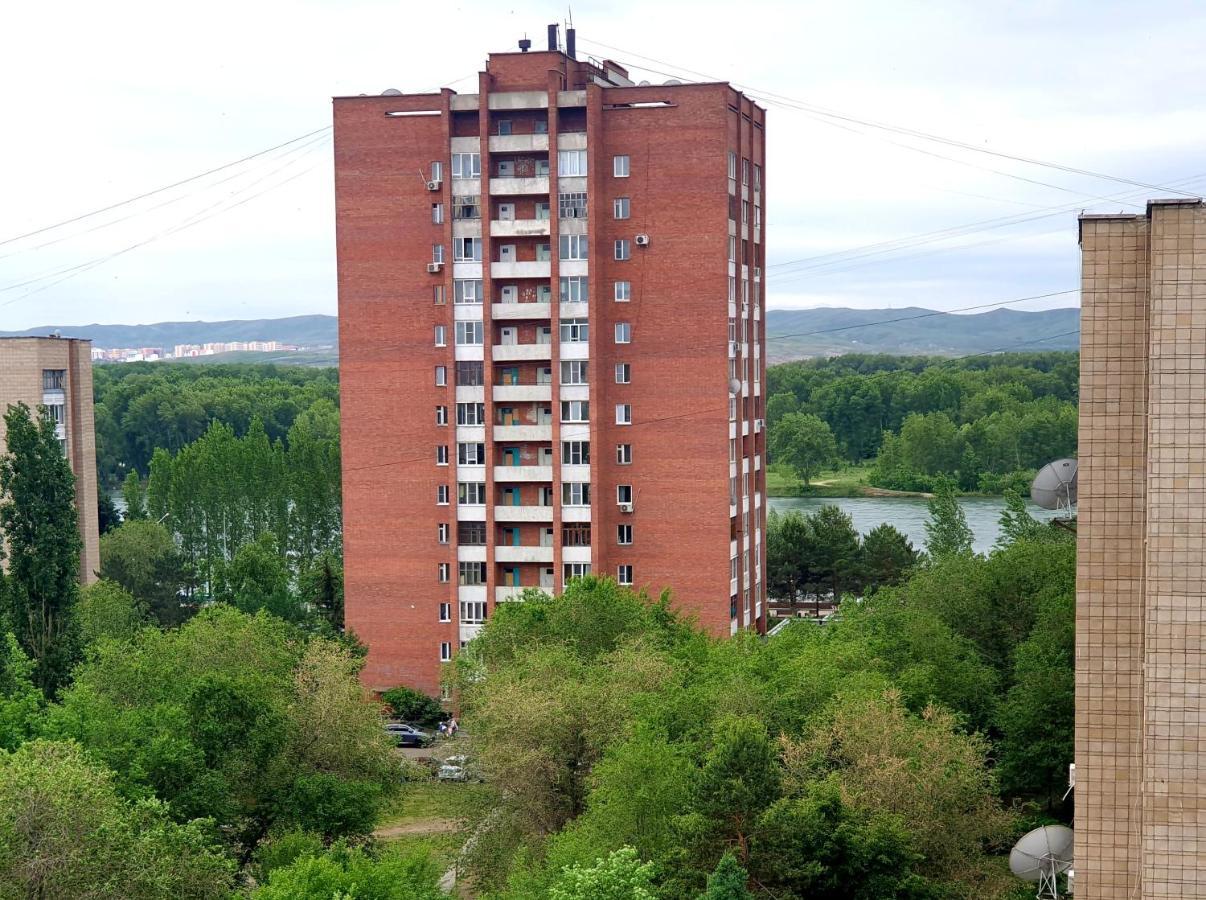 Apartment На Стрелке С Красивым Видом На Иртыш Ustʼ-Kamenogorsk Exteriör bild