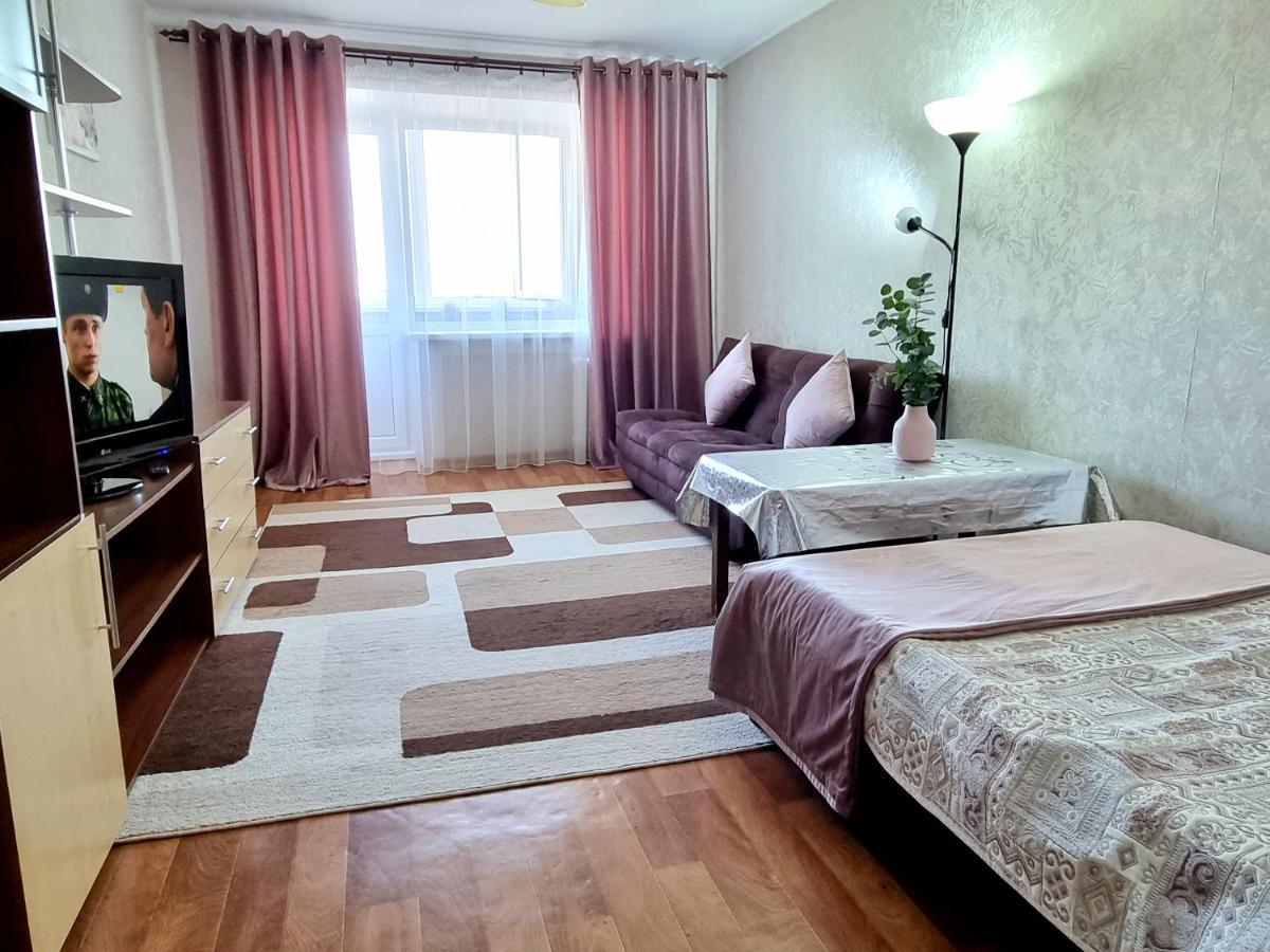 Apartment На Стрелке С Красивым Видом На Иртыш Ustʼ-Kamenogorsk Exteriör bild