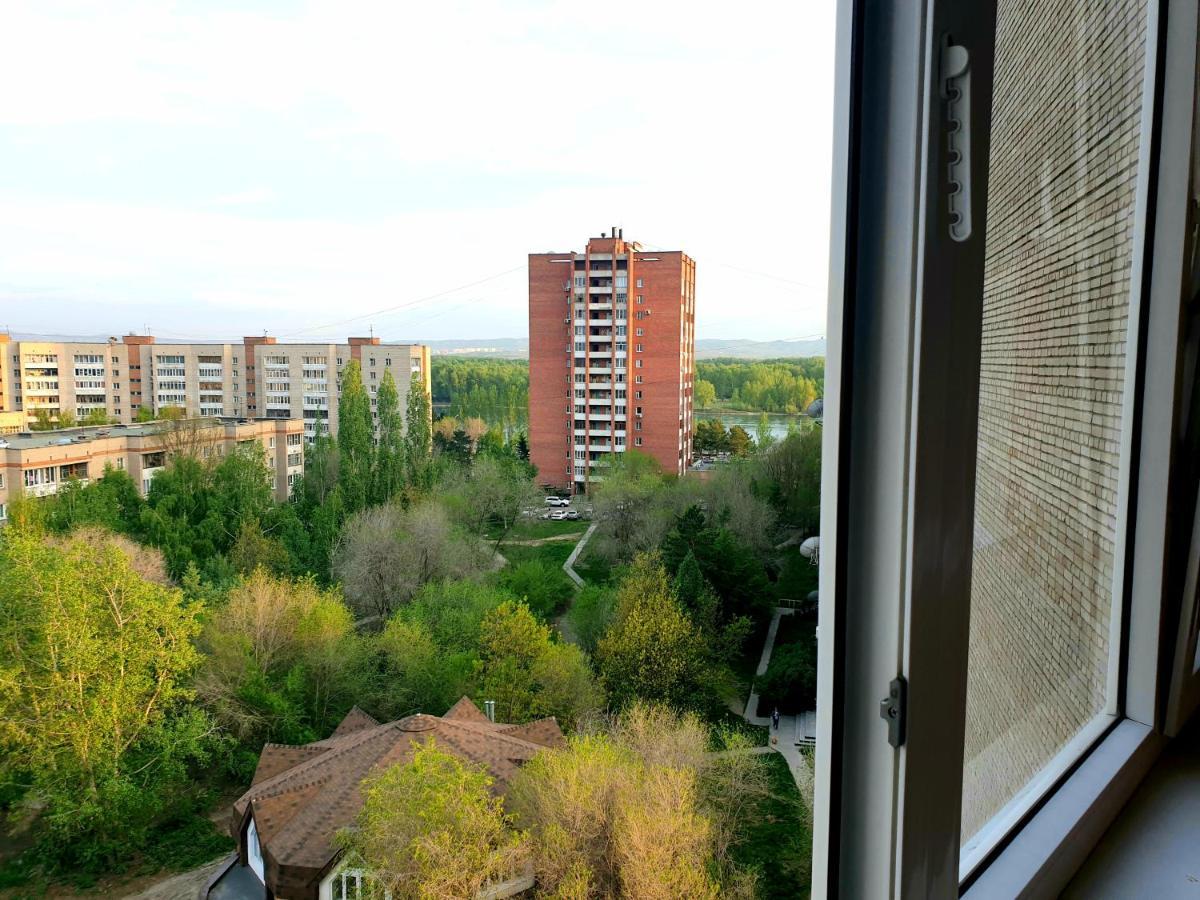 Apartment На Стрелке С Красивым Видом На Иртыш Ustʼ-Kamenogorsk Exteriör bild