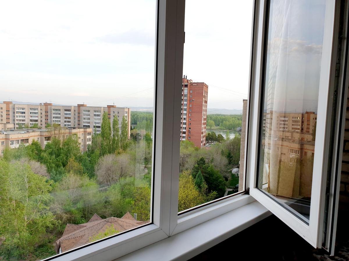 Apartment На Стрелке С Красивым Видом На Иртыш Ustʼ-Kamenogorsk Exteriör bild